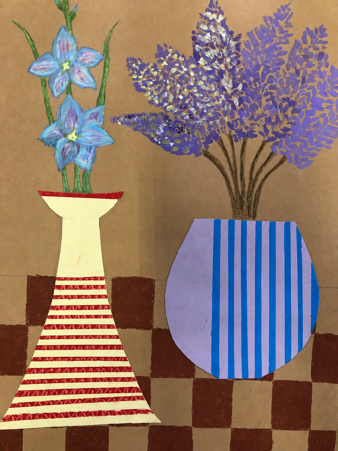 Stillleben mit Lavendel und Vasen in minimalistischem Stil, gestaltet mit Kreide, Sand und Collage von Amalia Sauer, 16 Jahre