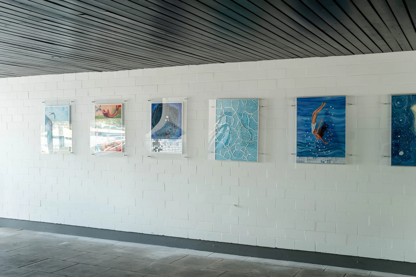 Kunstwerke der Ausstellung im Freibad Stolzenau